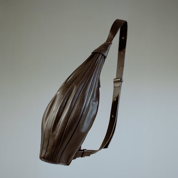 Introducing the d.b winebag, a bag made of grapes from the wine industry